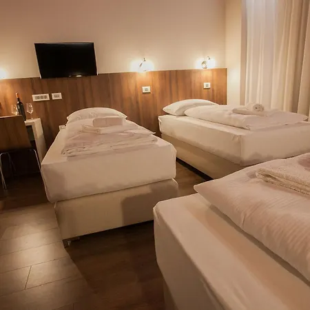 Hotel Eco Center 3*
