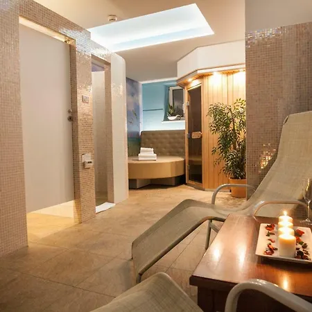 Hotel Eco Center 3*